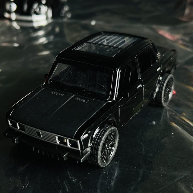 Die Cast Metal Scale Model-Suv